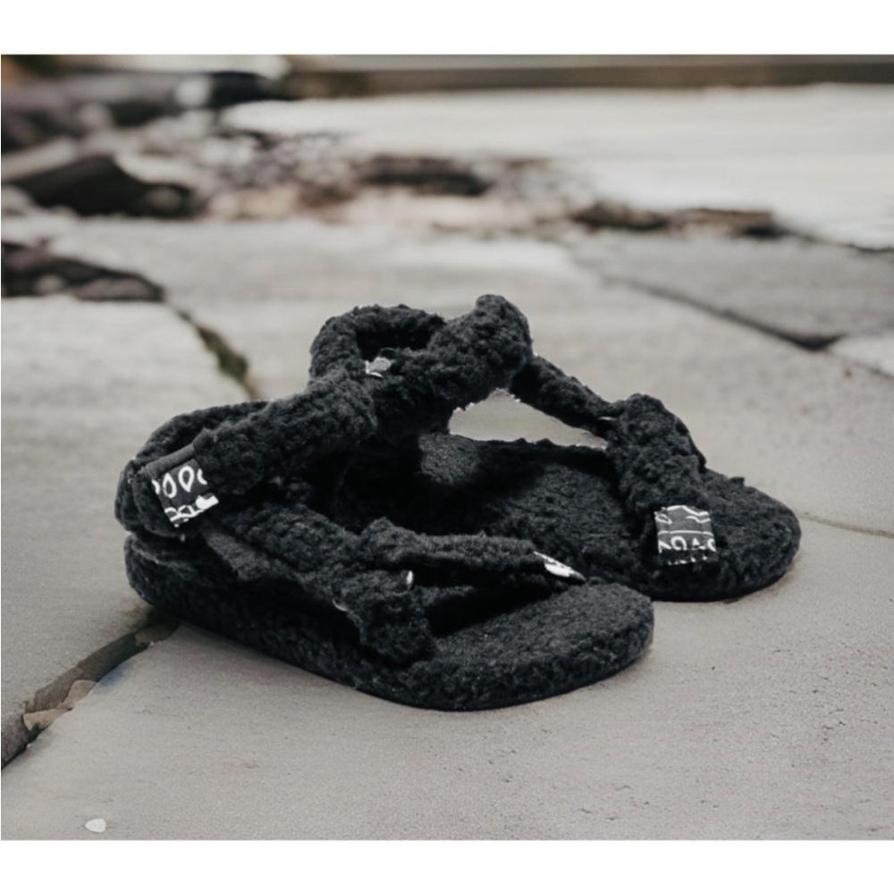 ARIZONA LOVE Trekky Faux Fur Bandana Sandals - Picture 2 of 7